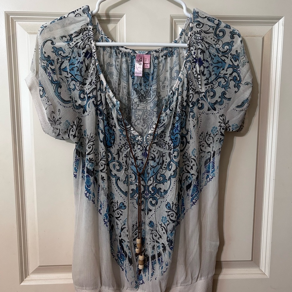 Dolled Up Gray and Brown Puff Sleeve Graphic Blouse